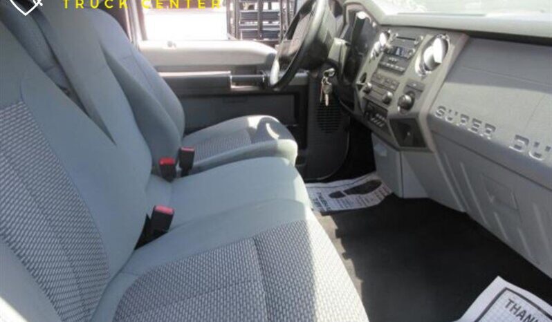 
								2012 Ford F550 XL Crew Cab ’12 Stake Bed Gas full									