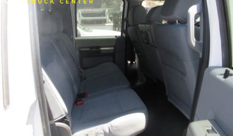 
								2012 Ford F550 XL Crew Cab ’12 Stake Bed Gas full									