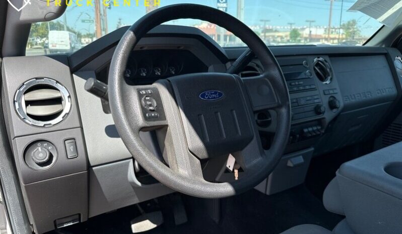 
								2012 Ford F-550 XL 12′ stakebed w liftgate(1600 LB) full									