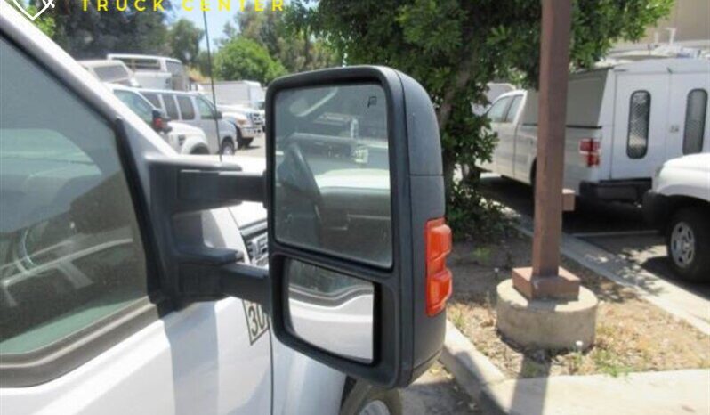 
								2012 Ford F550 XL Crew Cab ’12 Stake Bed Gas full									