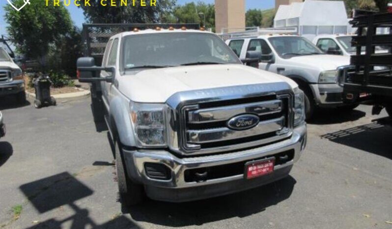 
								2012 Ford F550 XL Crew Cab ’12 Stake Bed Gas full									