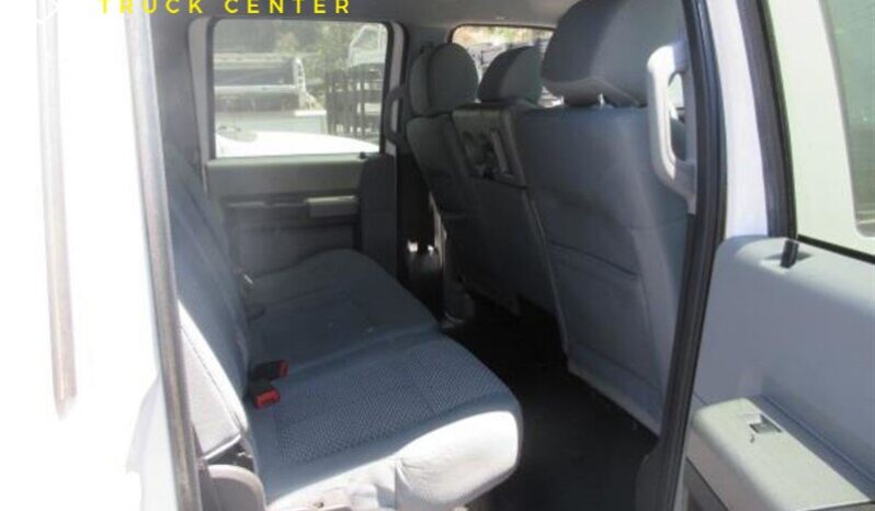 
								2012 Ford F550 XL Crew Cab ’12 Stake Bed Gas full									