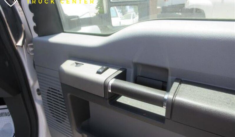 
								2012 Ford F550 XL Crew Cab ’12 Stake Bed Gas full									