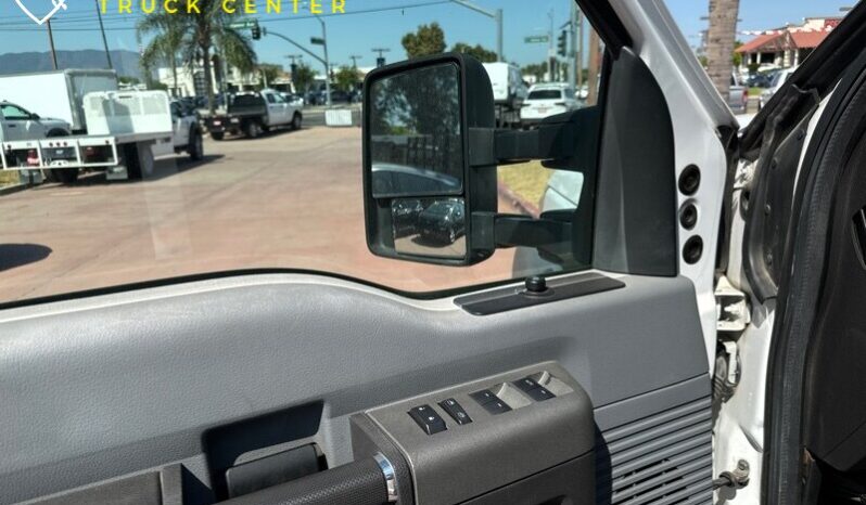
								2012 Ford F-550 XL 12′ stakebed w liftgate(1600 LB) full									