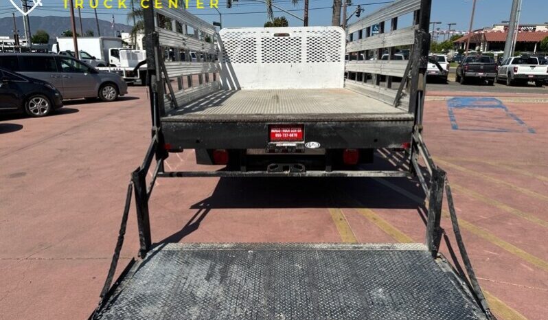 
								2012 Ford F-550 XL 12′ stakebed w liftgate(1600 LB) full									