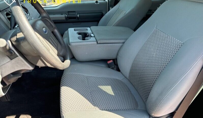 
								2012 Ford F-550 XL 12′ stakebed w liftgate(1600 LB) full									