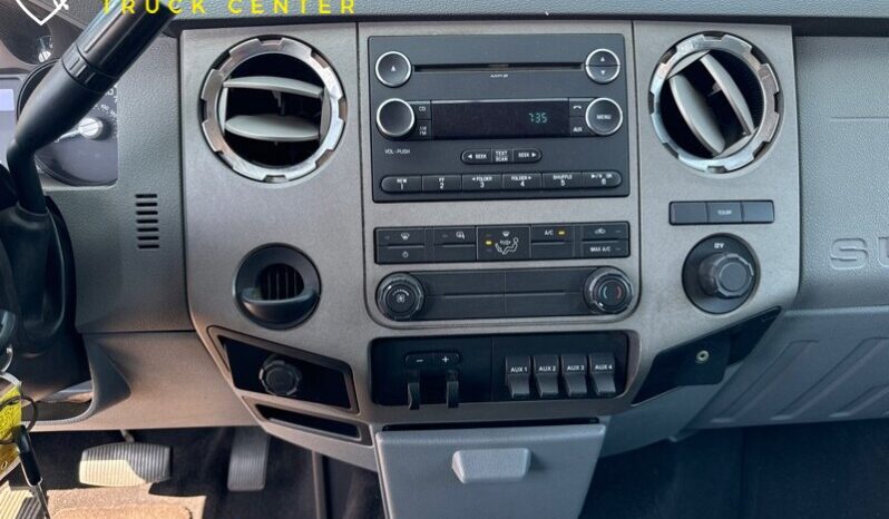 
								2012 Ford F-550 XL 12′ stakebed w liftgate(1600 LB) full									