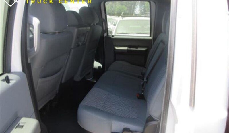 
								2012 Ford F550 XL Crew Cab ’12 Stake Bed Gas full									