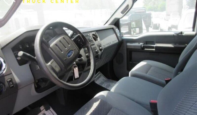 
								2012 Ford F550 XL Crew Cab ’12 Stake Bed Gas full									