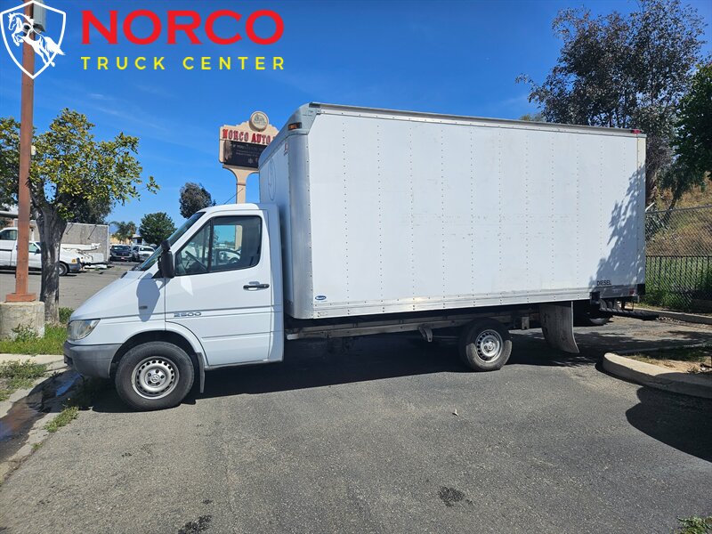 2005 Dodge Sprinter 16′ box