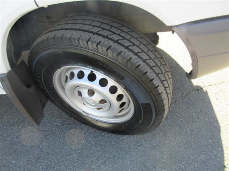 2005 Dodge Sprinter 16′ box