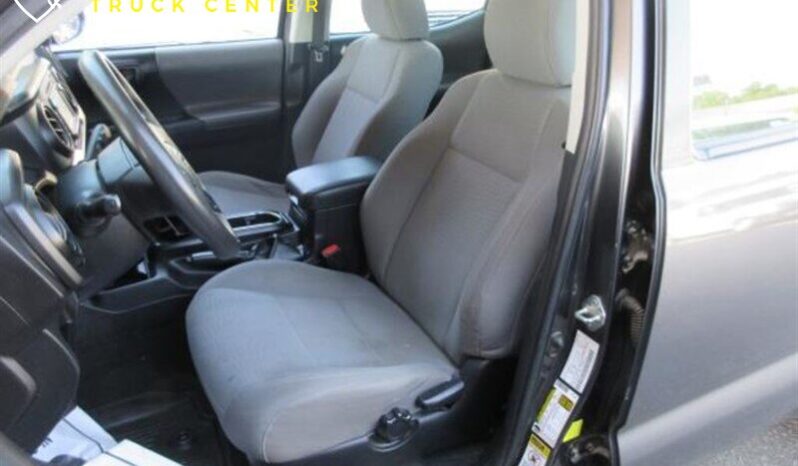 
								2017 Toyota Tacoma SR V6 full									