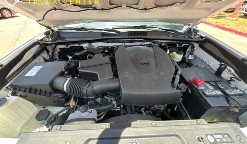 
								2018 Toyota Tacoma SR5 V6 full									