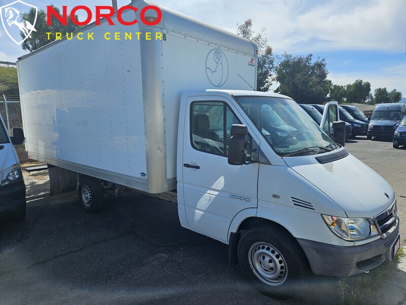 2005 Dodge Sprinter 16′ box